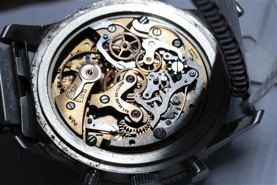 A gentlemans mid 1960s stainless steel Breitling Navitimer chronograph wristwatch, model no. 806,